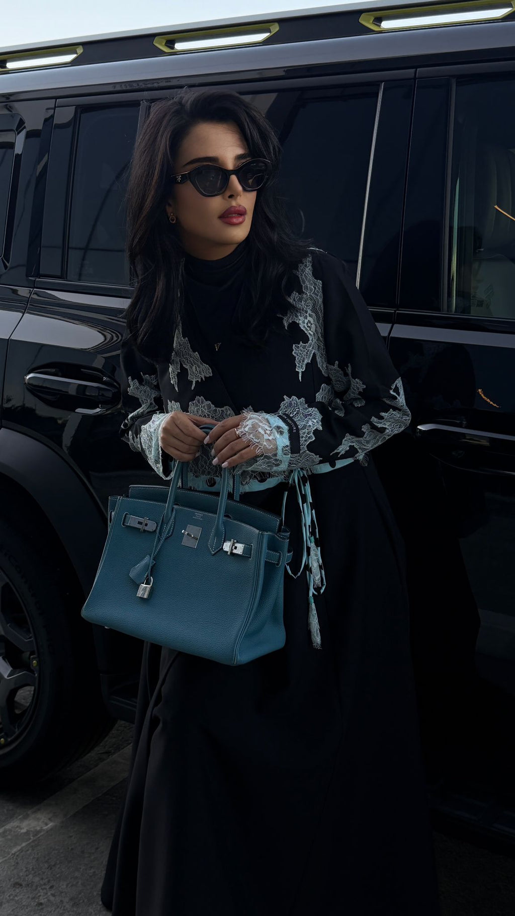 Crêpe Dentelle abaya in black with light blue lace, full look